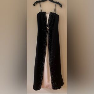 Betsy & Adam Black Tuxedo-Style Gown w/ Crystal Details + White Scarf – Size 6